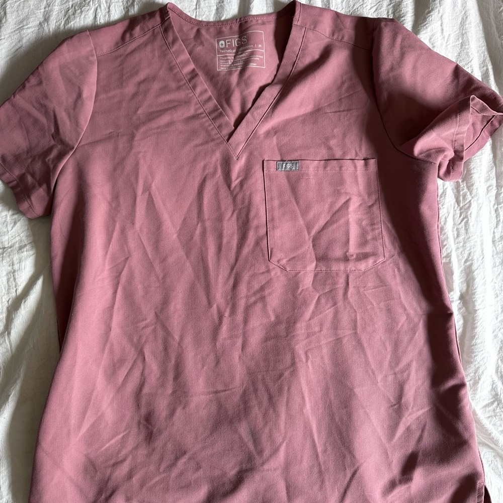 Figs scrub top